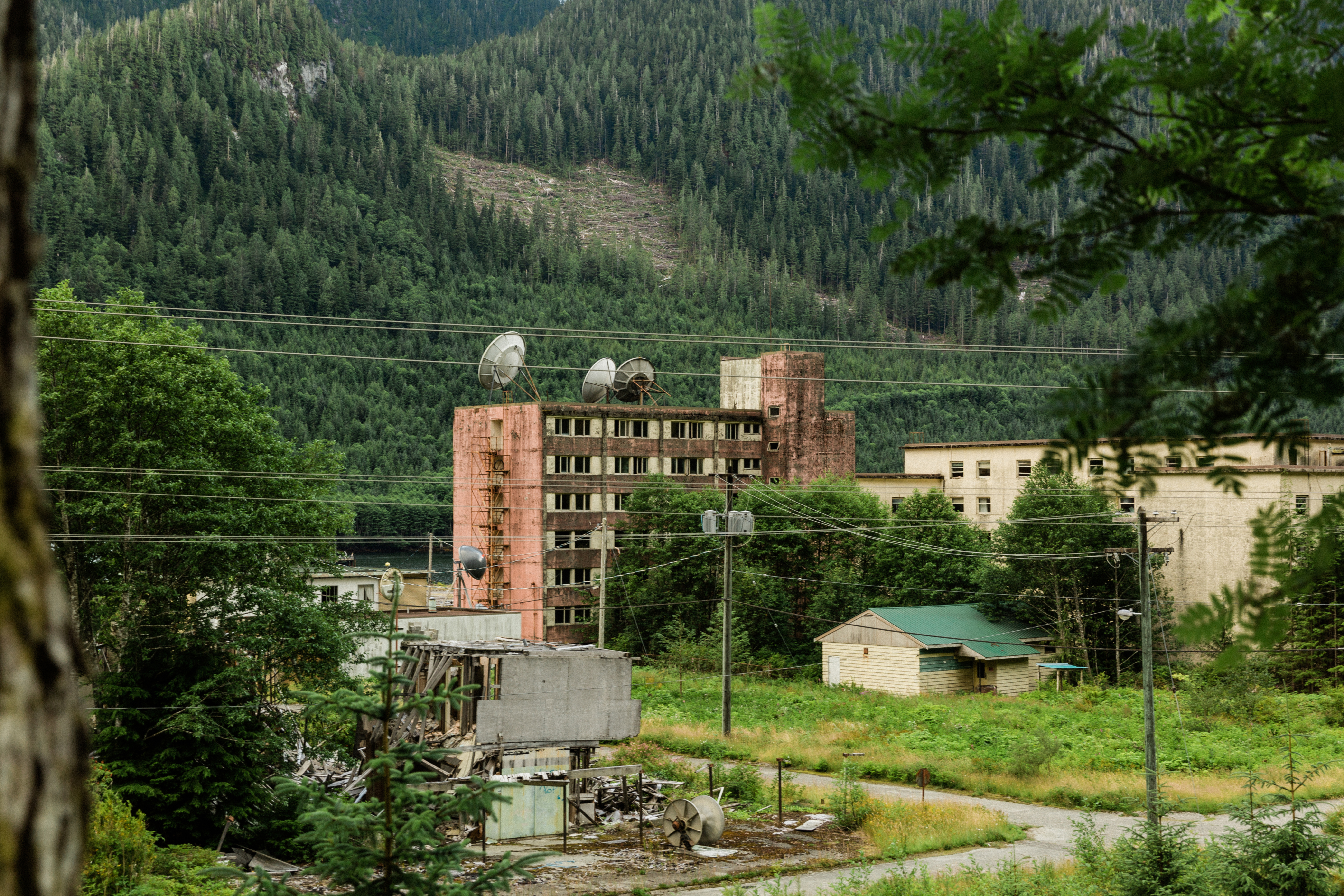 The bitcoin boom reaches a Canadian ghost town - Anchorage Daily News