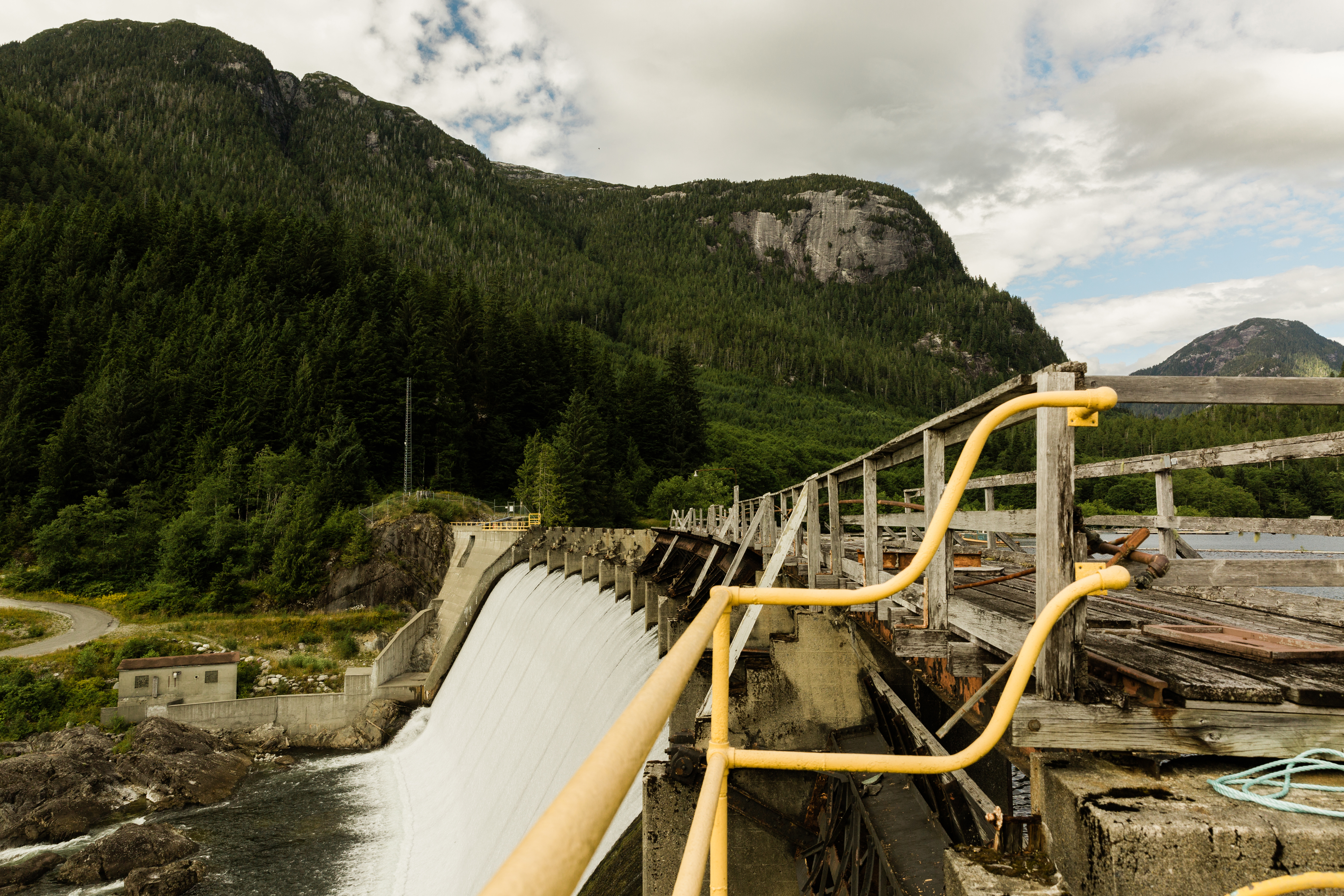 The bitcoin boom reaches a Canadian ghost town - Anchorage Daily News